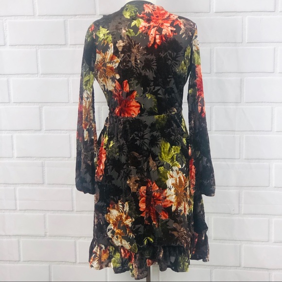 Cupio crushed velvet long sleeve faux wrap dress - Picture 4 of 8